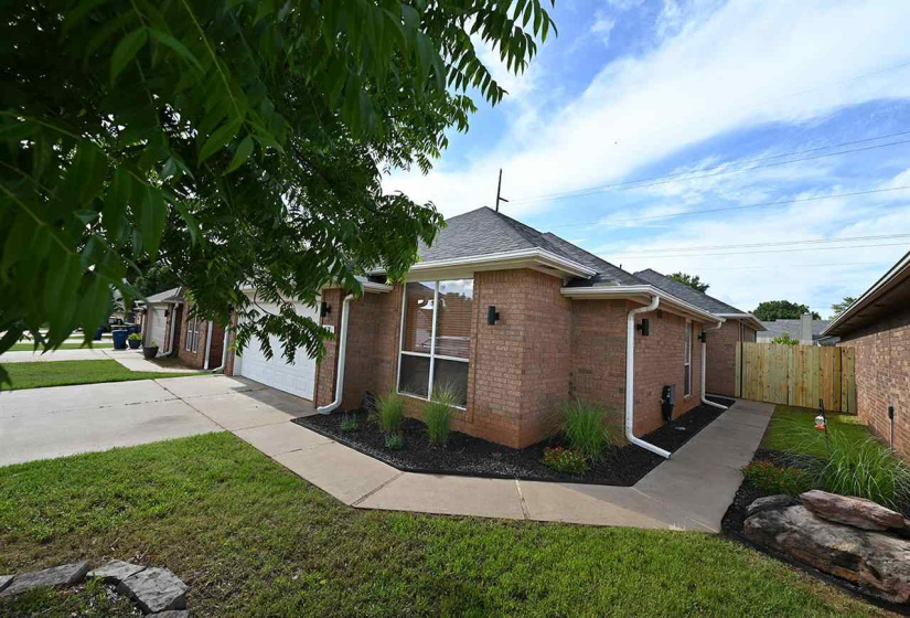 3 Bedrooms Bedrooms, 0 ,2 BathroomsBathrooms,Residential,Single Family,Windsor,1,132374