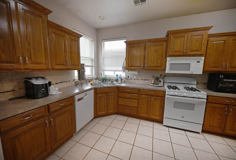 3 Bedrooms Bedrooms, 0 ,2 BathroomsBathrooms,Residential,Single Family,Windsor,1,132374