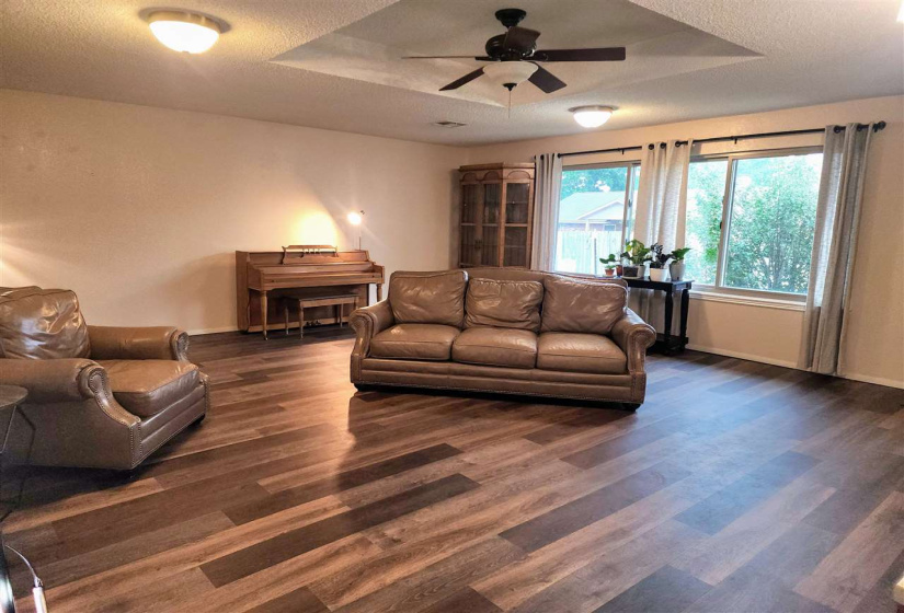 3 Bedrooms Bedrooms, 0 ,2 BathroomsBathrooms,Residential,Single Family,31st,1,132376