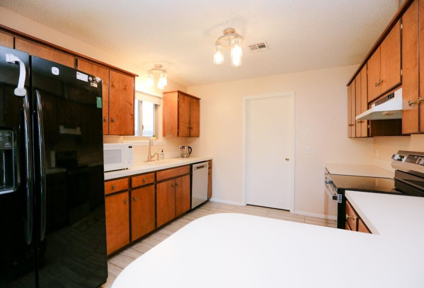 3 Bedrooms Bedrooms, 0 ,2 BathroomsBathrooms,Residential,Single Family,31st,1,132376