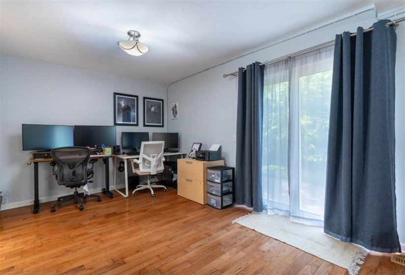 3 Bedrooms Bedrooms, ,2 BathroomsBathrooms,Residential,Single Family,Crescent,1.5,132381