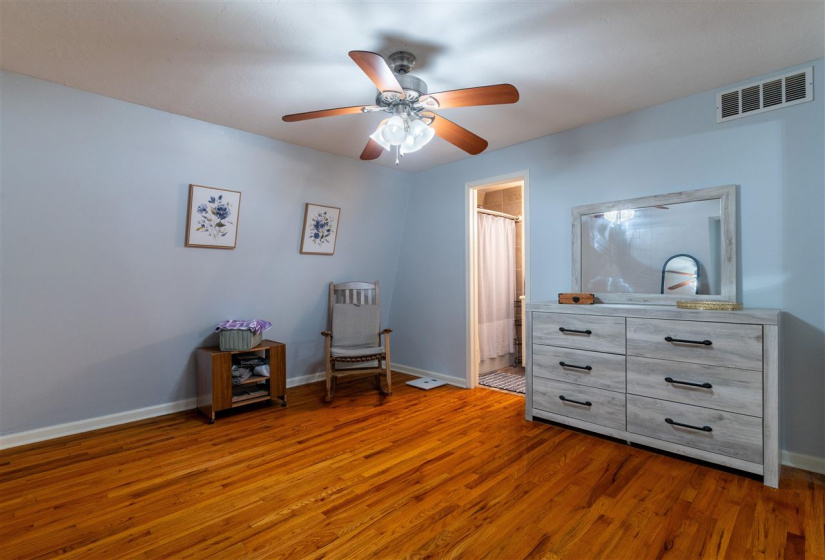 3 Bedrooms Bedrooms, ,2 BathroomsBathrooms,Residential,Single Family,Crescent,1.5,132381
