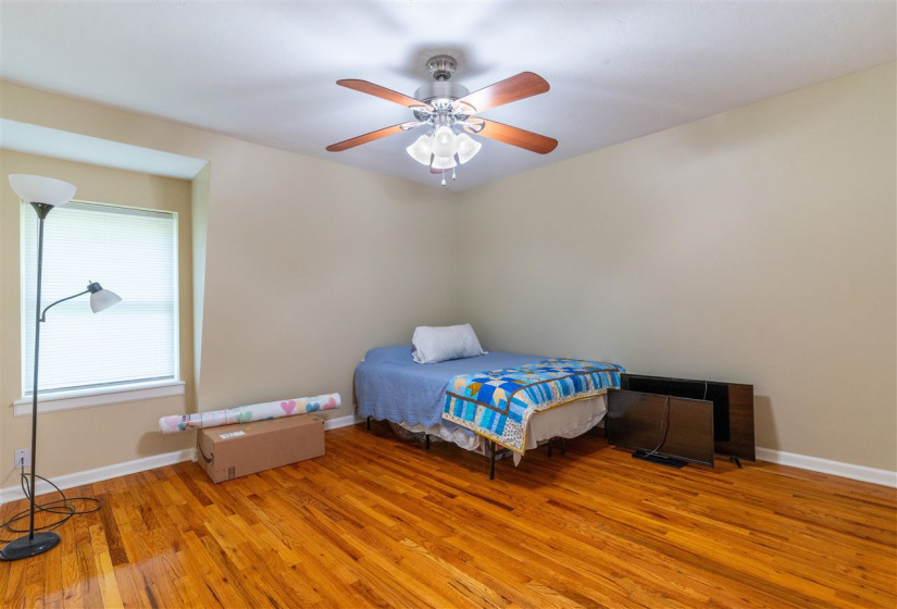 3 Bedrooms Bedrooms, ,2 BathroomsBathrooms,Residential,Single Family,Crescent,1.5,132381