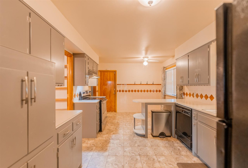 3 Bedrooms Bedrooms, 0 ,2 BathroomsBathrooms,Residential,Single Family,9th,1,132387