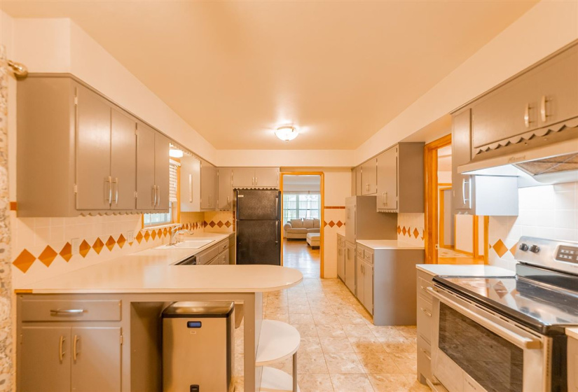 3 Bedrooms Bedrooms, 0 ,2 BathroomsBathrooms,Residential,Single Family,9th,1,132387