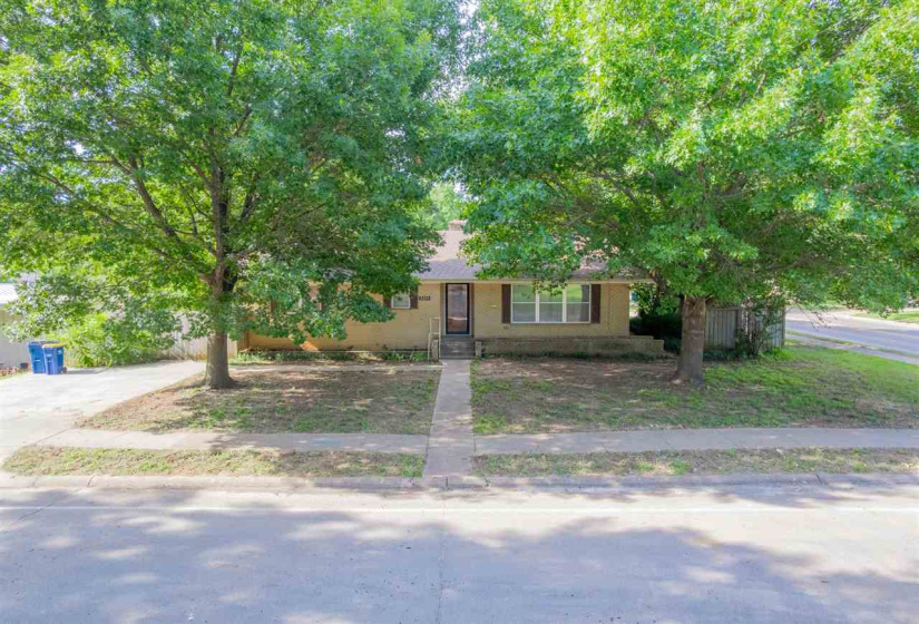 3 Bedrooms Bedrooms, 0 ,2 BathroomsBathrooms,Residential,Single Family,9th,1,132387