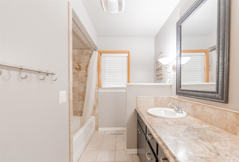 3 Bedrooms Bedrooms, 0 ,2 BathroomsBathrooms,Residential,Single Family,9th,1,132387
