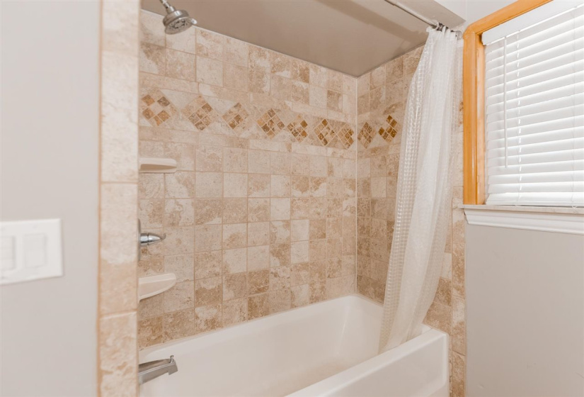 3 Bedrooms Bedrooms, 0 ,2 BathroomsBathrooms,Residential,Single Family,9th,1,132387