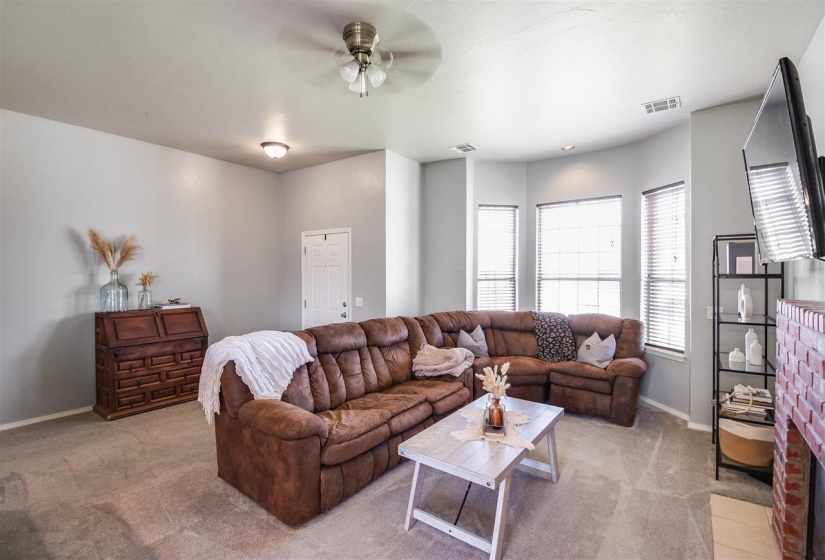3 Bedrooms Bedrooms, 0 ,2 BathroomsBathrooms,Residential,Single Family,Lauren,1,132396