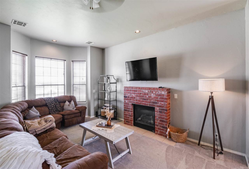 3 Bedrooms Bedrooms, 0 ,2 BathroomsBathrooms,Residential,Single Family,Lauren,1,132396