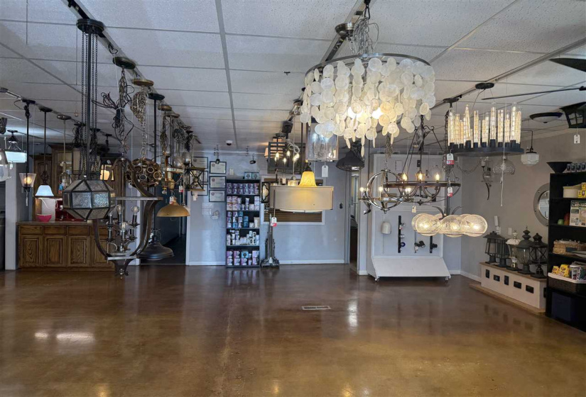 0 , 0 ,6 BathroomsBathrooms,Commercial/industrial,Commercial,Main,1,132401