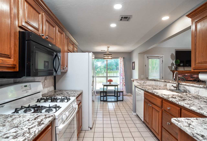 4 Bedrooms Bedrooms, 0 ,2 BathroomsBathrooms,Residential,Single Family,1st,1,132398