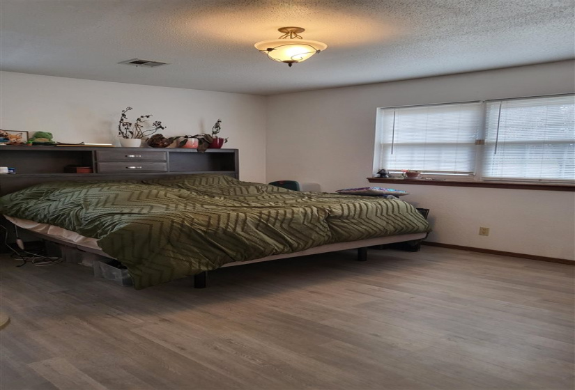 4 Bedrooms Bedrooms, 0 ,2 BathroomsBathrooms,Residential,Single Family,Park Pl,1,132399