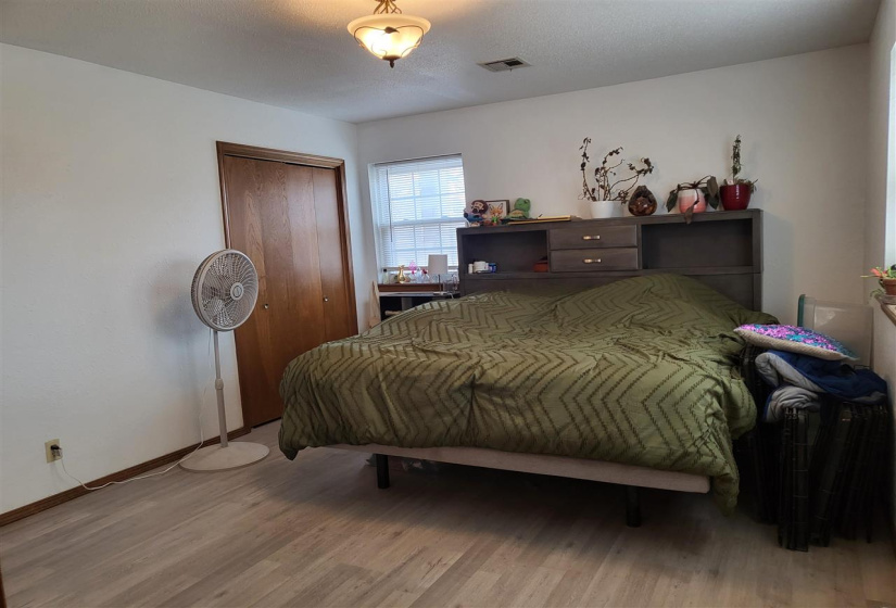 4 Bedrooms Bedrooms, 0 ,2 BathroomsBathrooms,Residential,Single Family,Park Pl,1,132399