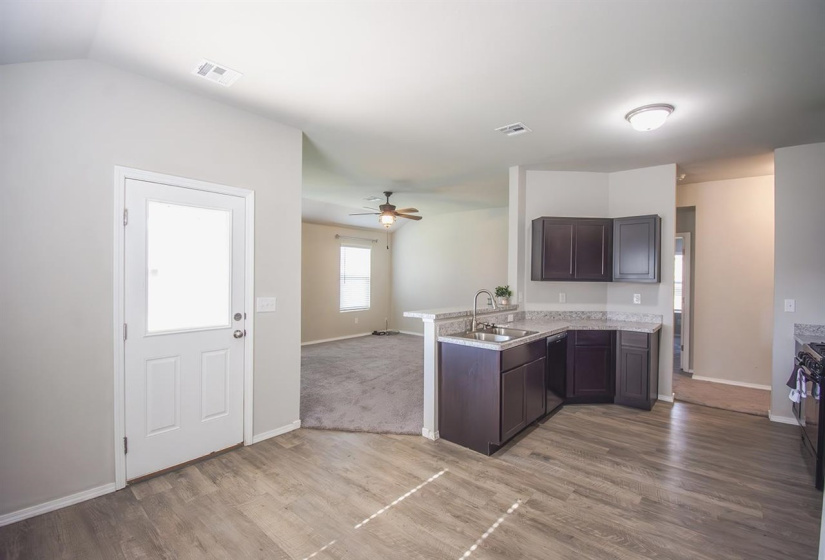 3 Bedrooms Bedrooms, 0 ,2 BathroomsBathrooms,Residential,Single Family,Kinder Wells,1,132400