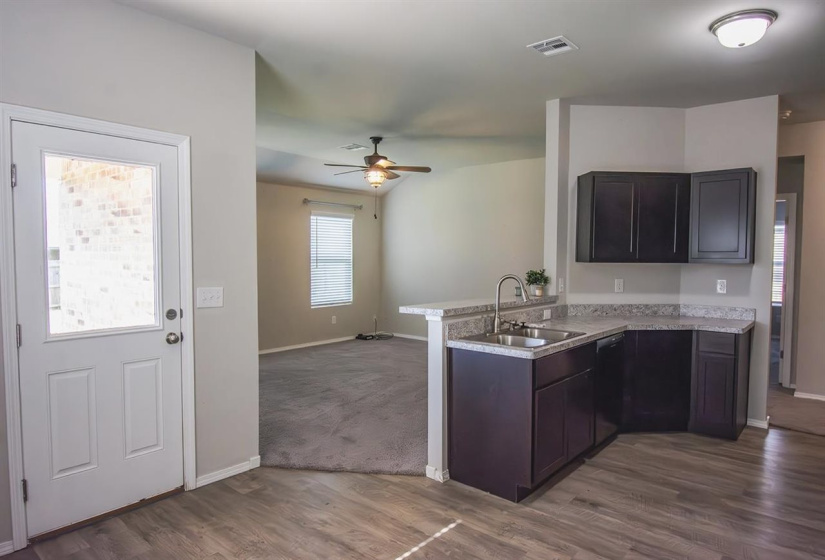 3 Bedrooms Bedrooms, 0 ,2 BathroomsBathrooms,Residential,Single Family,Kinder Wells,1,132400