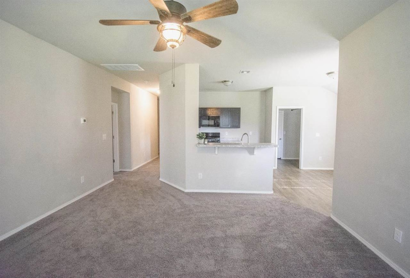 3 Bedrooms Bedrooms, 0 ,2 BathroomsBathrooms,Residential,Single Family,Kinder Wells,1,132400