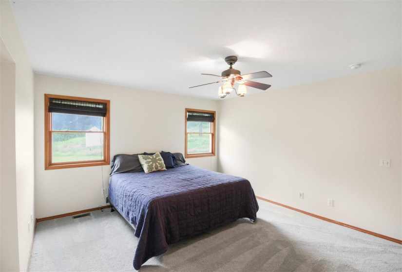6 Bedrooms Bedrooms, 0 ,3 BathroomsBathrooms,Residential,Single Family,128th,2,132429