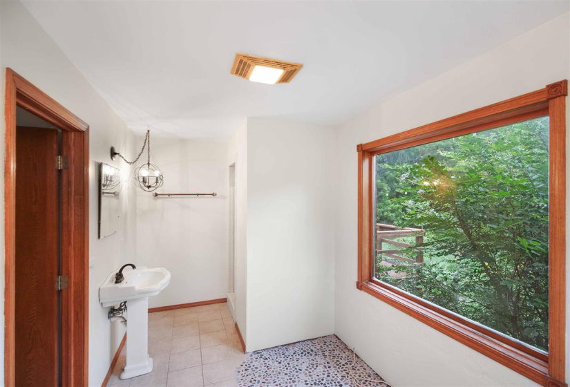 6 Bedrooms Bedrooms, 0 ,3 BathroomsBathrooms,Residential,Single Family,128th,2,132429