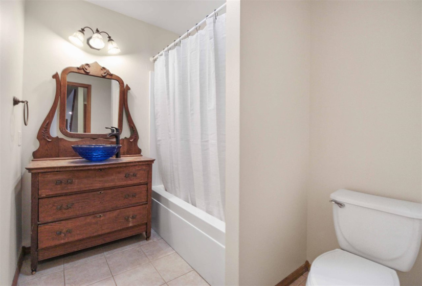 6 Bedrooms Bedrooms, 0 ,3 BathroomsBathrooms,Residential,Single Family,128th,2,132429
