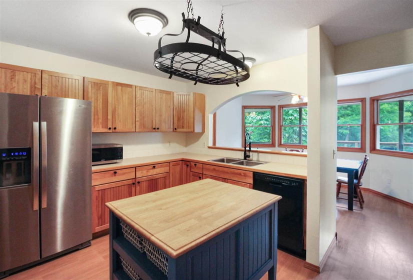 6 Bedrooms Bedrooms, 0 ,3 BathroomsBathrooms,Residential,Single Family,128th,2,132429