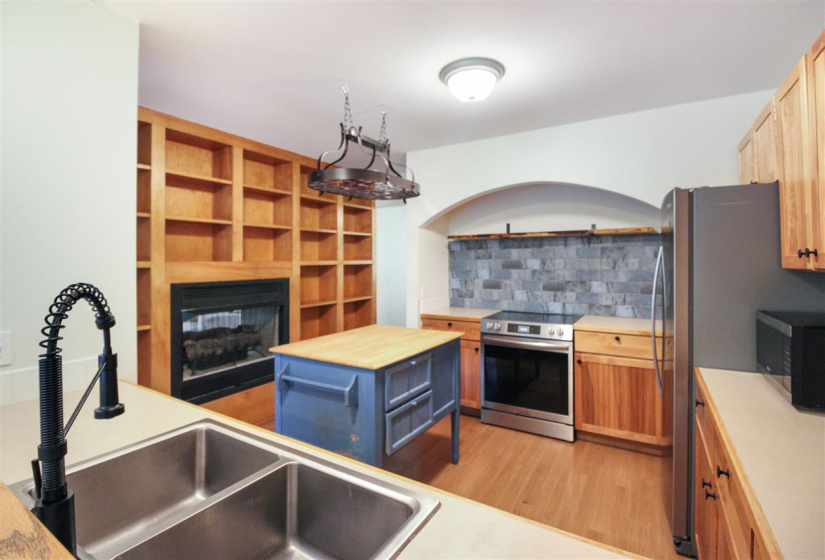 6 Bedrooms Bedrooms, 0 ,3 BathroomsBathrooms,Residential,Single Family,128th,2,132429