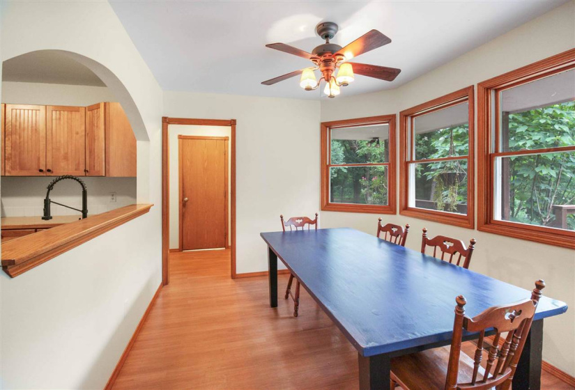 6 Bedrooms Bedrooms, 0 ,3 BathroomsBathrooms,Residential,Single Family,128th,2,132429