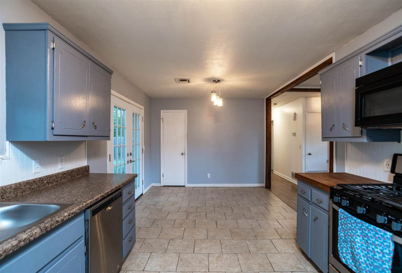 3 Bedrooms Bedrooms, 0 ,1 BathroomBathrooms,Residential,Single Family,5th,1,132436