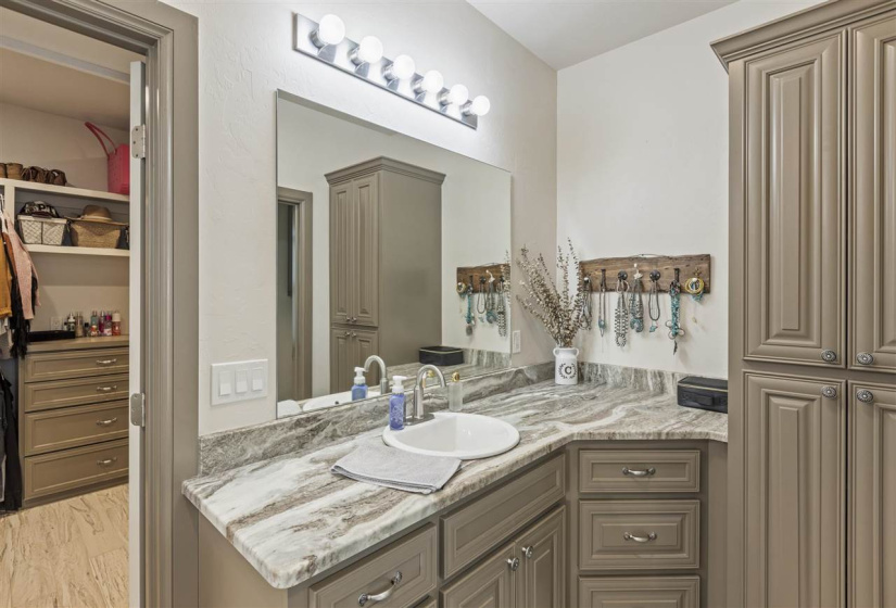 3 Bedrooms Bedrooms, 0 ,2 BathroomsBathrooms,Residential,Single Family,Brenna,1,132443