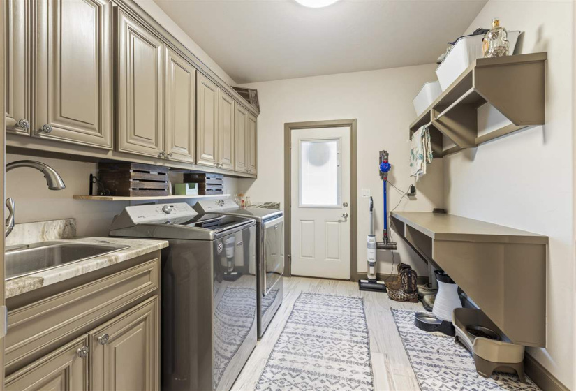 3 Bedrooms Bedrooms, 0 ,2 BathroomsBathrooms,Residential,Single Family,Brenna,1,132443