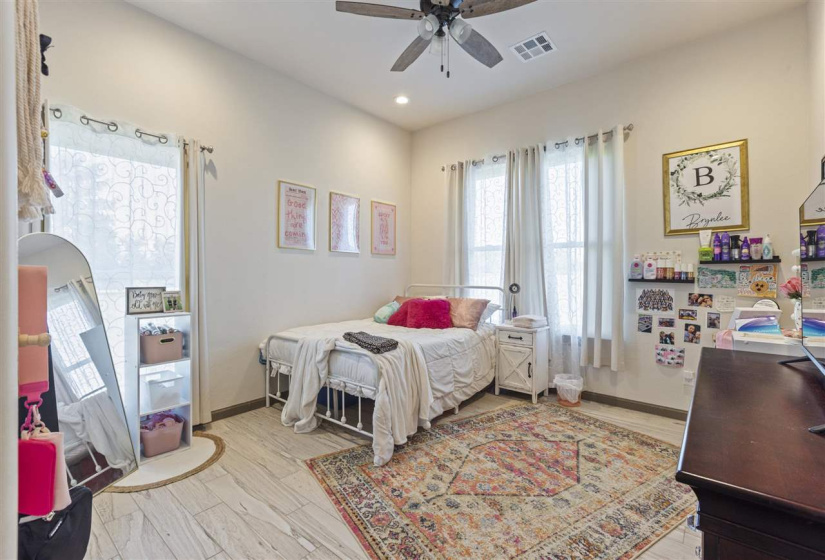 3 Bedrooms Bedrooms, 0 ,2 BathroomsBathrooms,Residential,Single Family,Brenna,1,132443