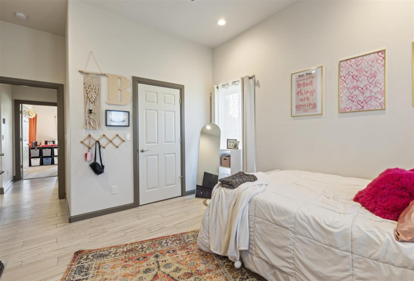 3 Bedrooms Bedrooms, 0 ,2 BathroomsBathrooms,Residential,Single Family,Brenna,1,132443