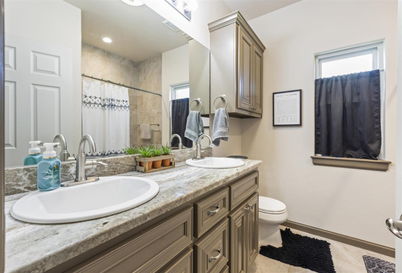 3 Bedrooms Bedrooms, 0 ,2 BathroomsBathrooms,Residential,Single Family,Brenna,1,132443