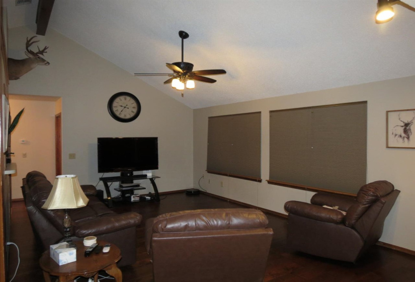 3 Bedrooms Bedrooms, 0 ,2 BathroomsBathrooms,Residential,Single Family,Park,1,132447