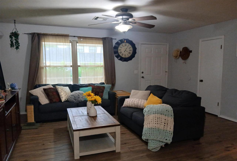 3 Bedrooms Bedrooms, 0 ,1 BathroomBathrooms,Residential,Single Family,Crestwood,1,132453