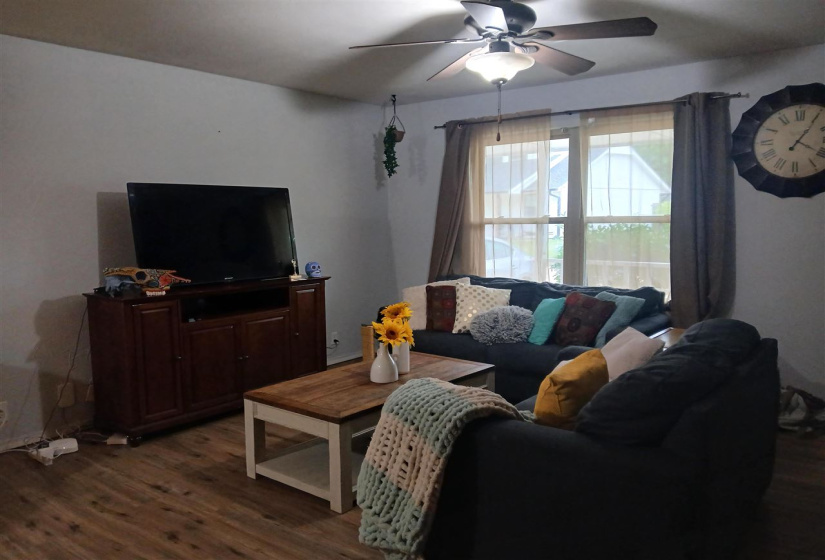 3 Bedrooms Bedrooms, 0 ,1 BathroomBathrooms,Residential,Single Family,Crestwood,1,132453