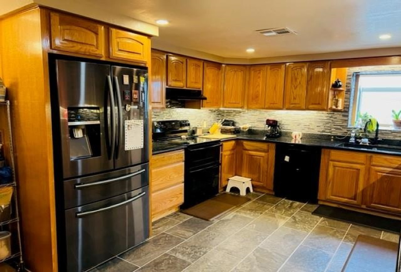 3 Bedrooms Bedrooms, 0 ,2 BathroomsBathrooms,Residential,Single Family,Tower Estates,1,132455