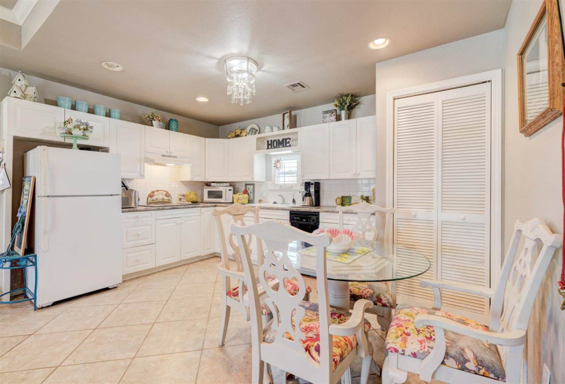 4 Bedrooms Bedrooms, 0 ,5 BathroomsBathrooms,Residential,Single Family,Lou Allard,1,132460