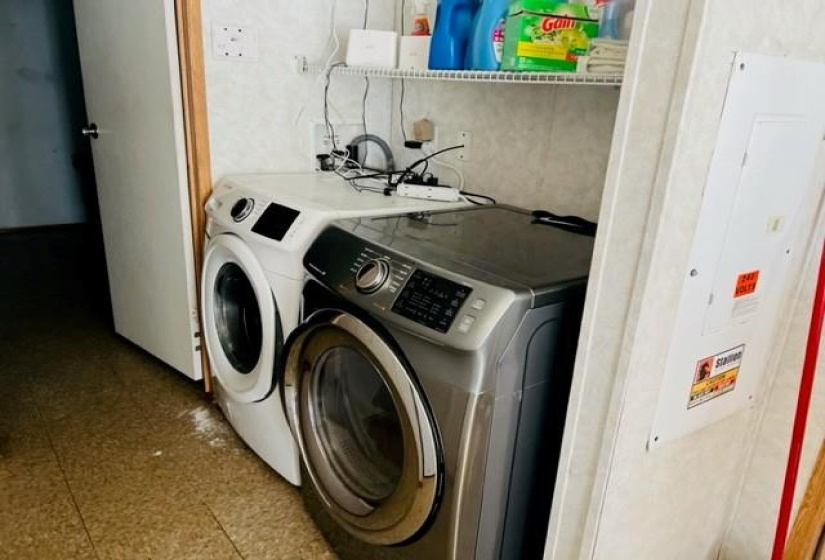 0 , 0 ,50 BathroomsBathrooms,Commercial/industrial,Commercial,Rose,1,132491