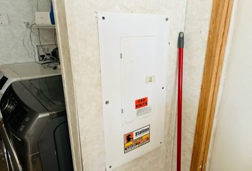 0 , 0 ,50 BathroomsBathrooms,Commercial/industrial,Commercial,Rose,1,132491