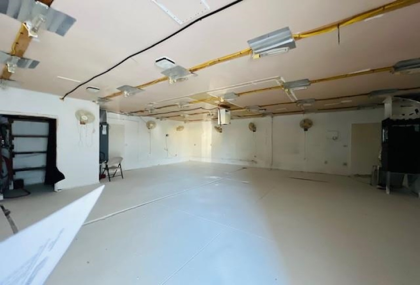 0 , 0 ,50 BathroomsBathrooms,Commercial/industrial,Commercial,Rose,1,132491