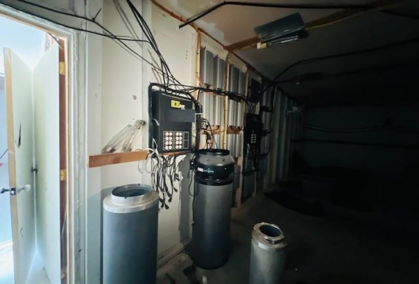 0 , 0 ,50 BathroomsBathrooms,Commercial/industrial,Commercial,Rose,1,132491