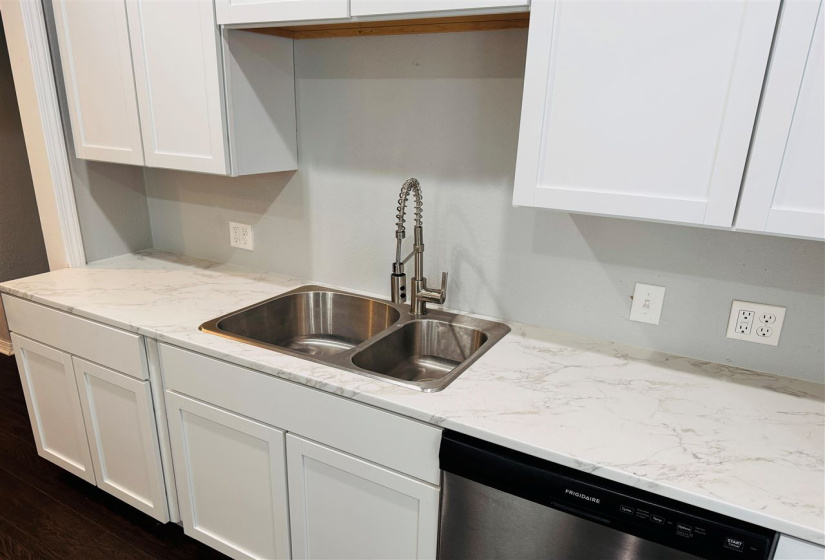 3 Bedrooms Bedrooms, 0 ,1 BathroomBathrooms,Residential,Single Family,Maple,1,132488