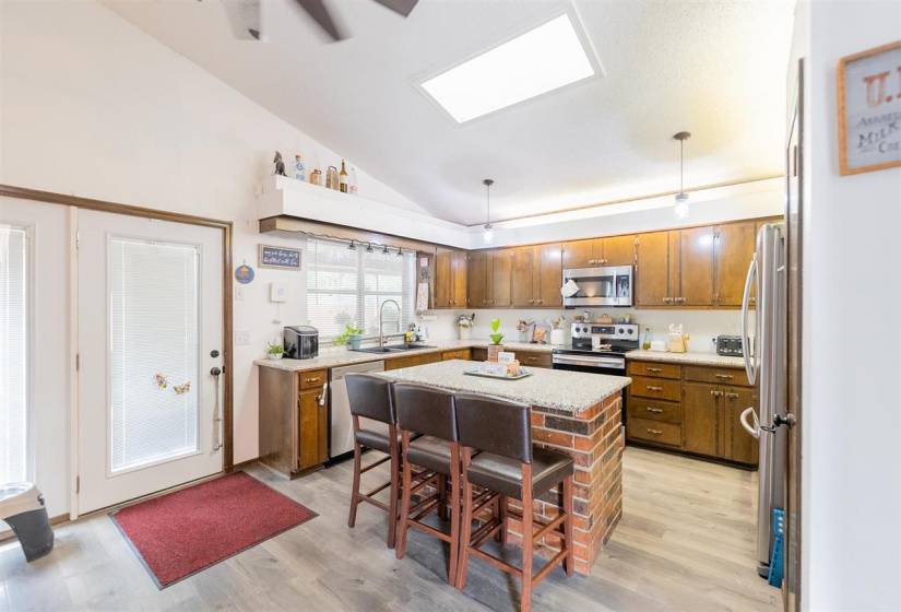 3 Bedrooms Bedrooms, 0 ,2 BathroomsBathrooms,Residential,Single Family,2ND,1,132518
