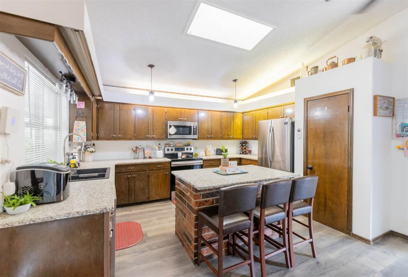 3 Bedrooms Bedrooms, 0 ,2 BathroomsBathrooms,Residential,Single Family,2ND,1,132518
