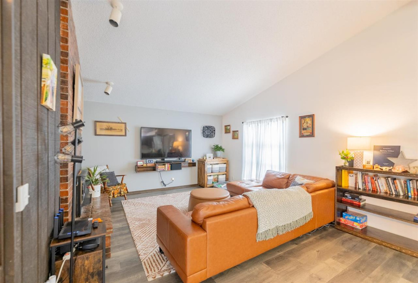 3 Bedrooms Bedrooms, 0 ,2 BathroomsBathrooms,Residential,Single Family,2ND,1,132518
