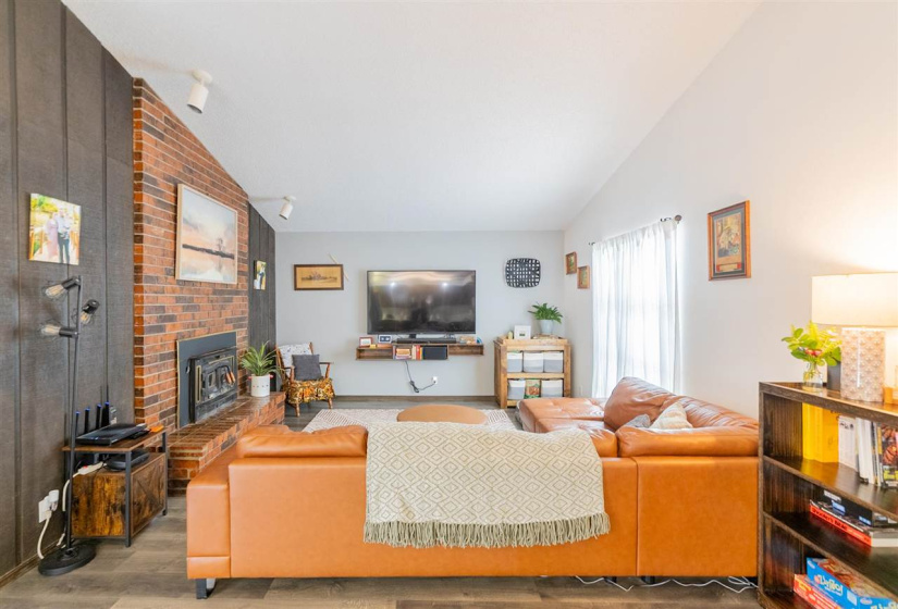 3 Bedrooms Bedrooms, 0 ,2 BathroomsBathrooms,Residential,Single Family,2ND,1,132518
