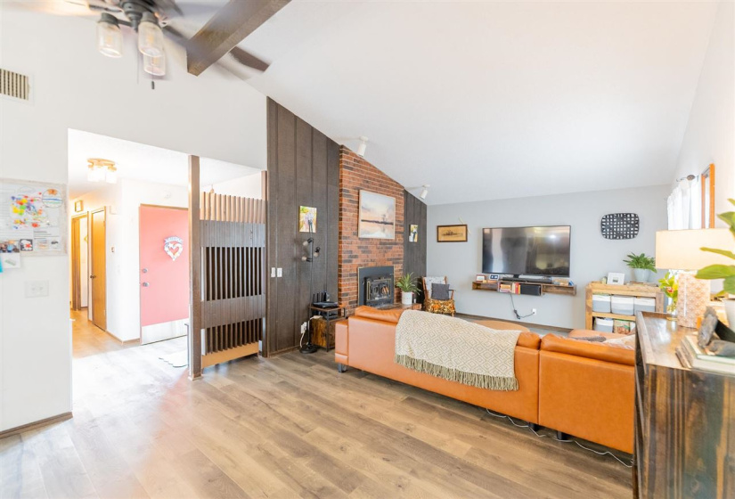 3 Bedrooms Bedrooms, 0 ,2 BathroomsBathrooms,Residential,Single Family,2ND,1,132518