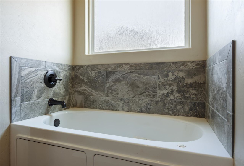 3 Bedrooms Bedrooms, 0 ,2 BathroomsBathrooms,Residential,Single Family,Jardot,2,132519