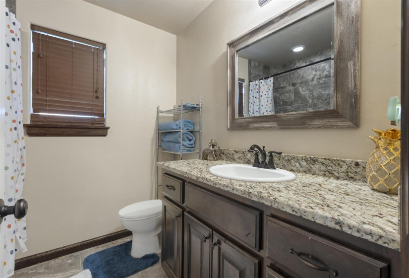 3 Bedrooms Bedrooms, 0 ,2 BathroomsBathrooms,Residential,Single Family,Jardot,2,132519